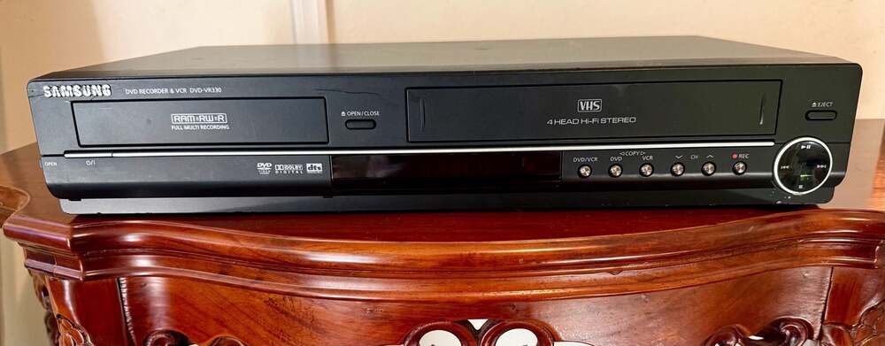 Samsung DVD-VR330 DVD Recorder & VCR Combo Player *No Remote*